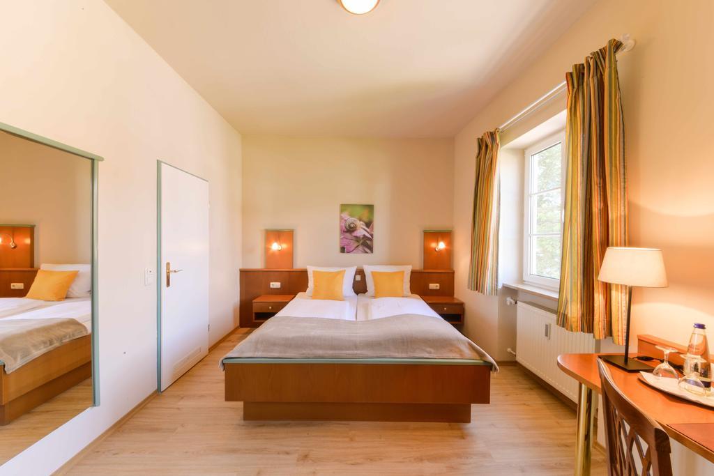 Boardinghouse Pfarrkirchen Hotell Rum bild