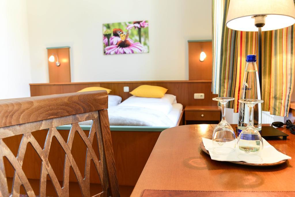 Boardinghouse Pfarrkirchen Hotell Rum bild
