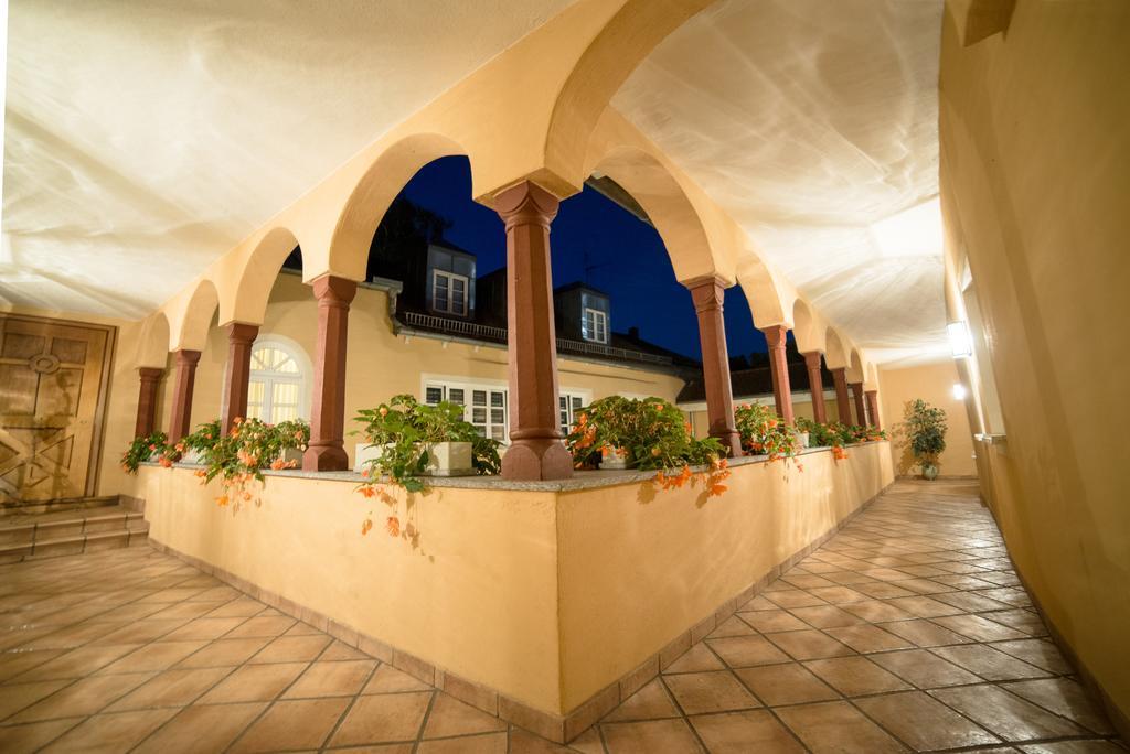Boardinghouse Pfarrkirchen Hotell Exteriör bild