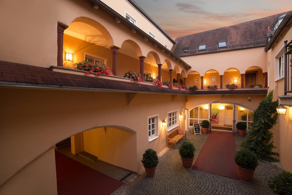 Boardinghouse Pfarrkirchen Hotell Exteriör bild