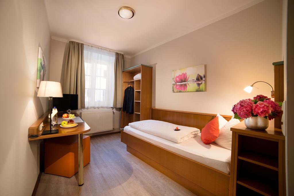 Boardinghouse Pfarrkirchen Hotell Exteriör bild
